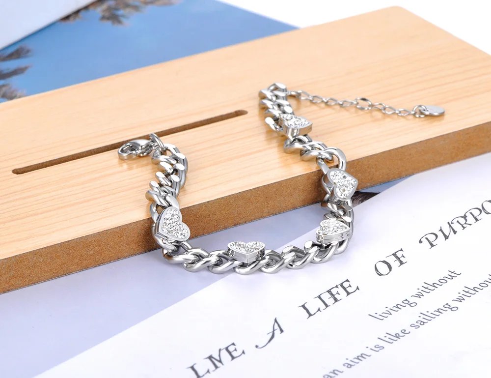 Lokaer Titanium Stainless Steel Chain Link Bracelets Trendy 18K Gold Plated Rhinestone Heart Charm Bracelet For Women B22004