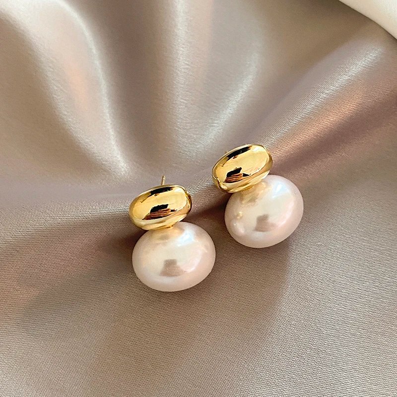2025 New French Elegant Gold Color Bean Spliced Flat Pearl Earrings for Korean Fashion Jewelry Party Women's Sweet Accessories