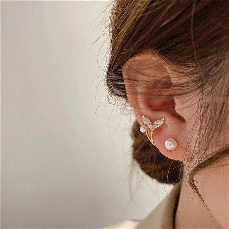 Korean Vintage Pearl Crystal Earrings For Women Jewelry High-class Luxury Zircon Flower Butterfly Leaf Women's Stud Earrings Korean Vintage Pearl Crystal Earrings For Women Jewelry High-class Luxury Zircon Flower Butterfly Leaf Women's Stud Earrings