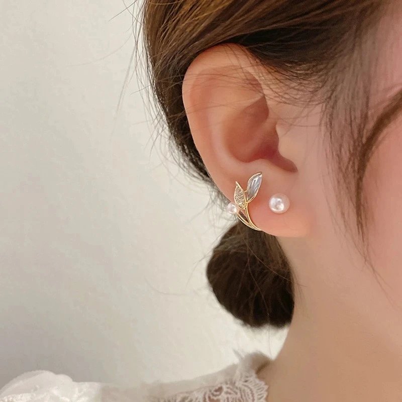 Korean Vintage Pearl Crystal Earrings For Women Jewelry High-class Luxury Zircon Flower Butterfly Leaf Women's Stud Earrings Korean Vintage Pearl Crystal Earrings For Women Jewelry High-class Luxury Zircon Flower Butterfly Leaf Women's Stud Earrings