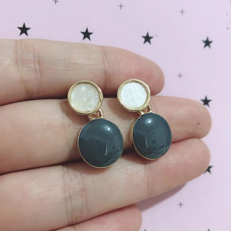 Vintage Red Green Enamel Water Drop Earrings For Women Piercing Ear Jewelry Korean Female Hanging Earring Lovely Kolczyki Gift Vintage Red Green Enamel Water Drop Earrings For Women Piercing Ear Jewelry Korean Female Hanging Earring Lovely Kolczyki Gift